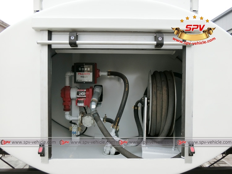 Stainless Steel Fuel Tank Truck ISUZU (capacity: 4,000 liters) Electrical Pump System 2
